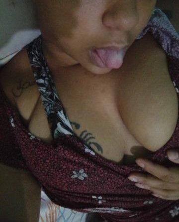 Vendo conteúdos meus. Sozinha e transando. Tem fotos e vídeos bem gostosos. Faço vídeo chamada sozinha e transando. Realizo fetiches. Venham gozar gostoso. Só chamem se tiver interesse. Faço Real também, bem gostoso e completo!

